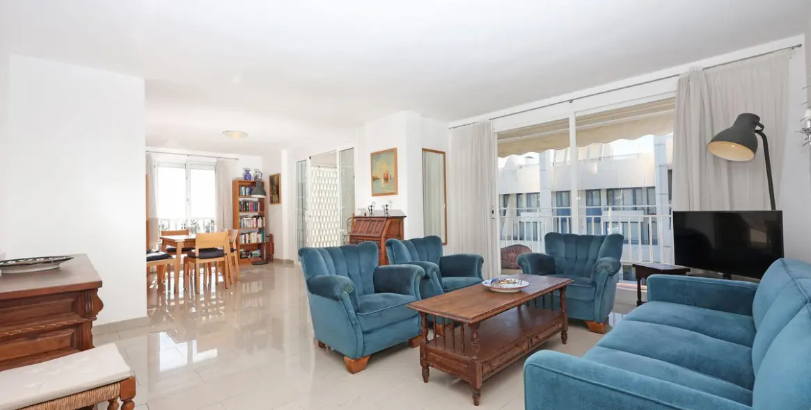 Venta de apartamento en planta media en Marbella 2