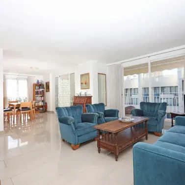 Sale of middle floor apartment in Marbella