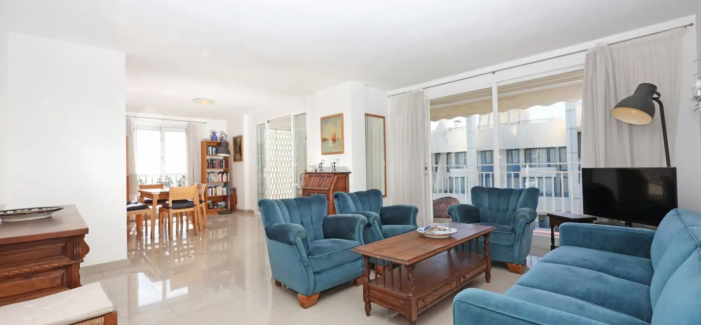 Sale of middle floor apartment in Marbella 1