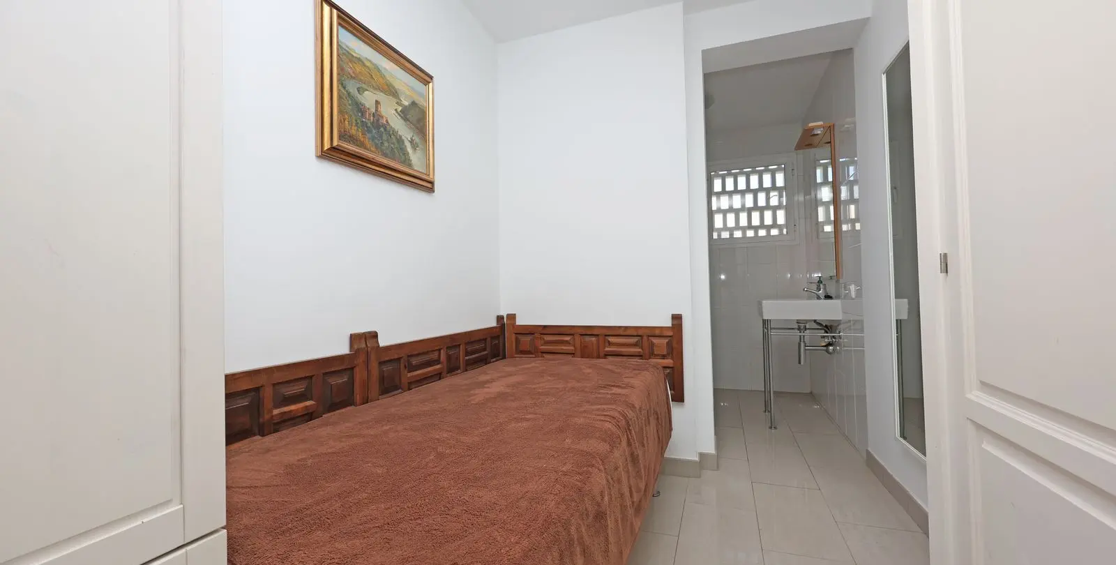 Sale of middle floor apartment in Marbella 11