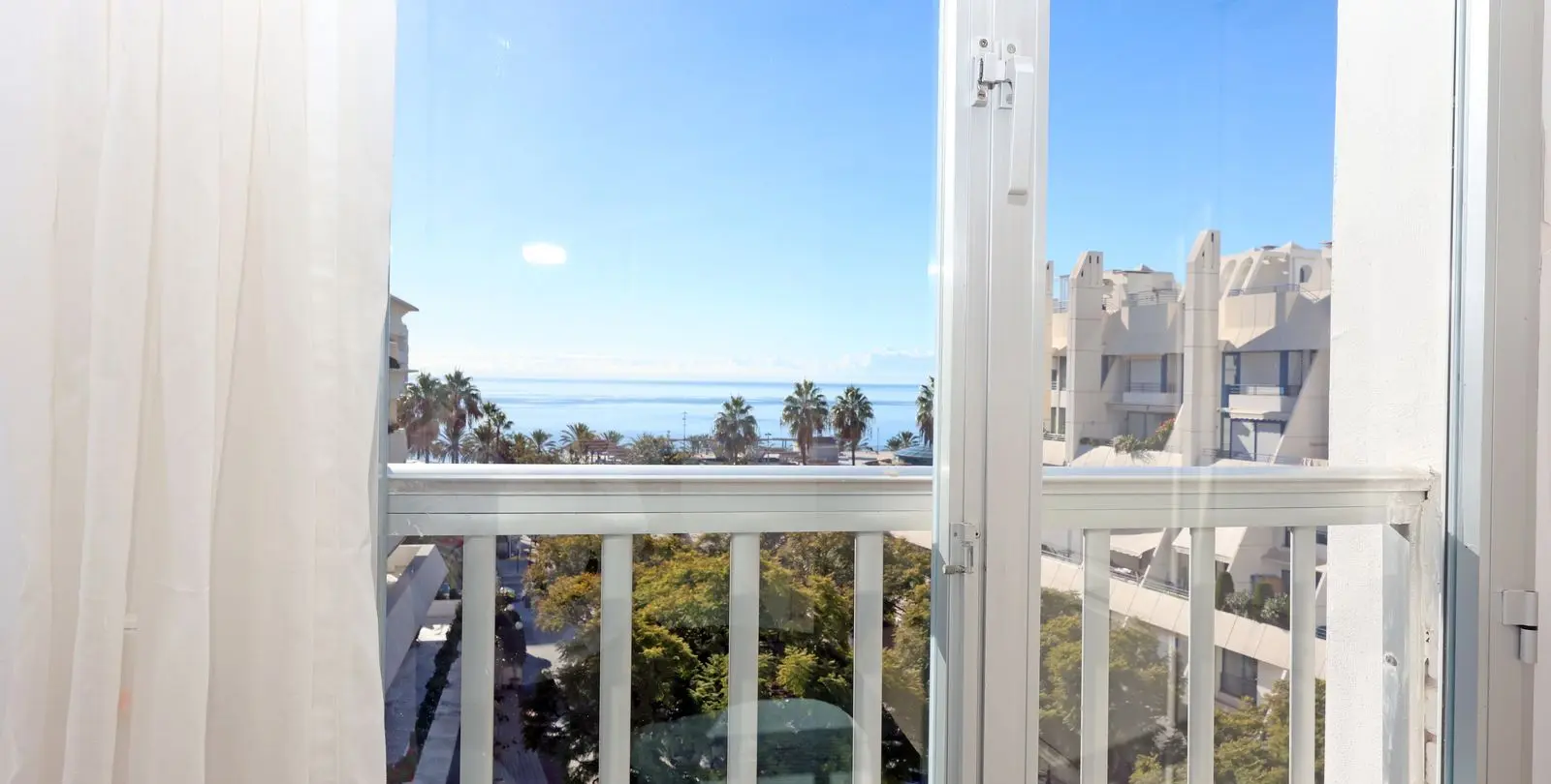 Sale of middle floor apartment in Marbella 12
