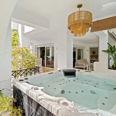 Venta de apartamento en planta baja en Marbella