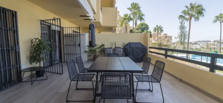 Sale of middle floor apartment in Selwo 4