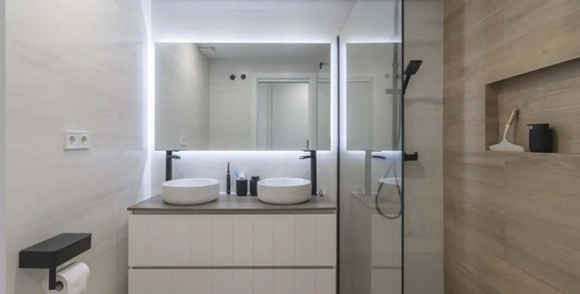 Venta de apartamento en planta media en Selwo 22