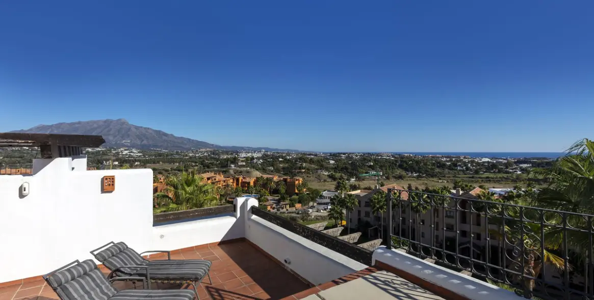 Sale of penthouse duplex in Benahavís 1