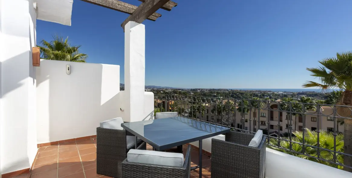 Sale of penthouse duplex in Benahavís 2