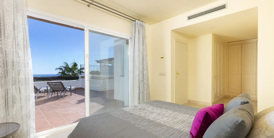 Sale of penthouse duplex in Benahavís 9