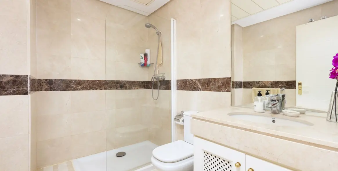 Sale of penthouse duplex in Benahavís 16