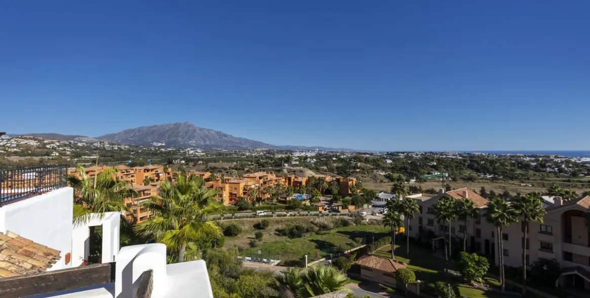 Sale of penthouse duplex in Benahavís 24