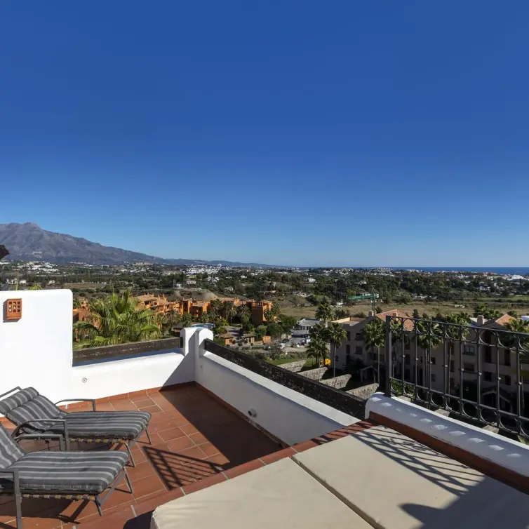 Sale of penthouse duplex in Benahavís