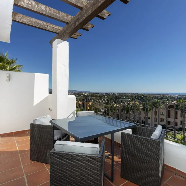 Sale of penthouse duplex in Benahavís