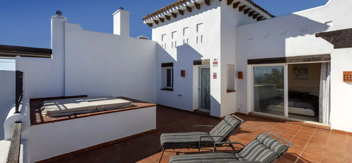 Sale of penthouse duplex in Benahavís 2
