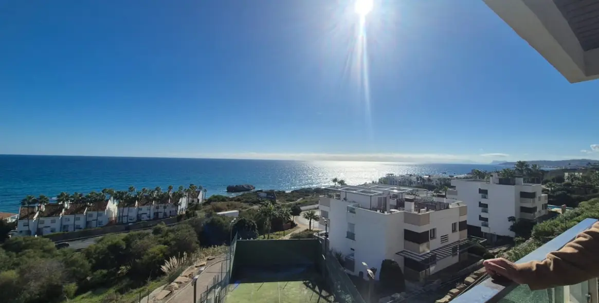 Продажа апартаментов на среднем этаже в Casares 1