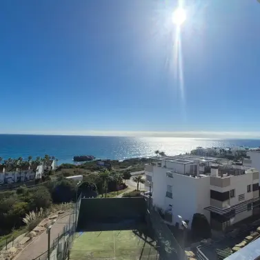 Продажа апартаментов на среднем этаже в Casares