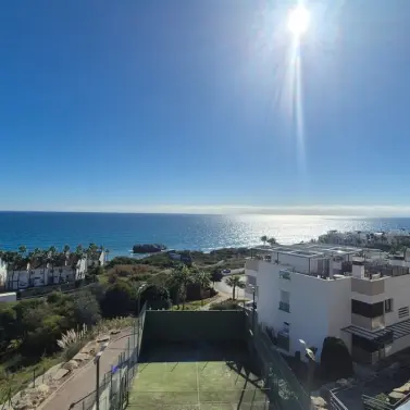 Продажа апартаментов на среднем этаже в Casares