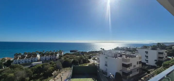 Продажа апартаментов на среднем этаже в Casares 1