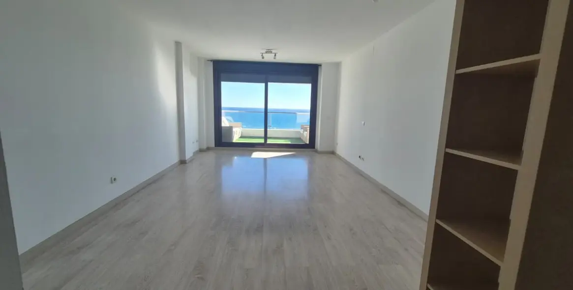 Продажа апартаментов на среднем этаже в Casares 11