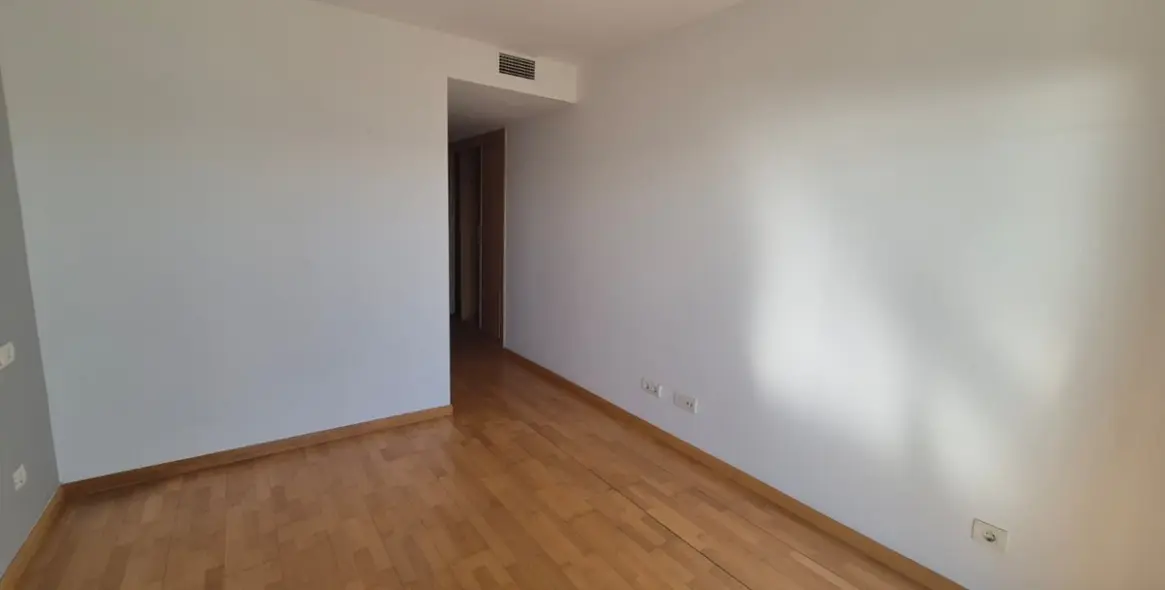 Продажа апартаментов на среднем этаже в Casares 13