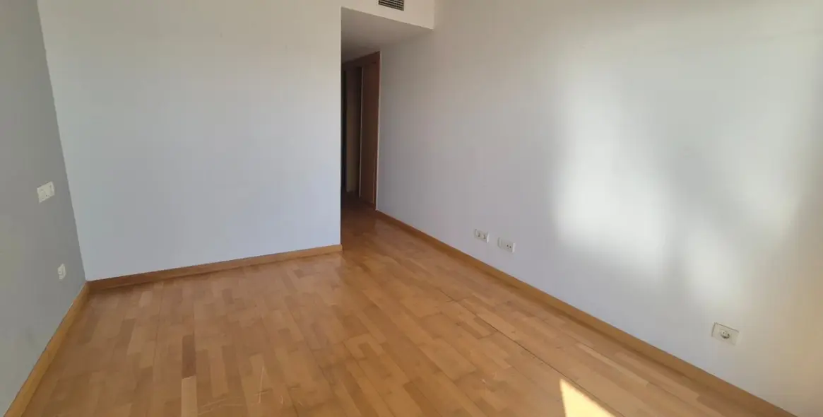 Продажа апартаментов на среднем этаже в Casares 14