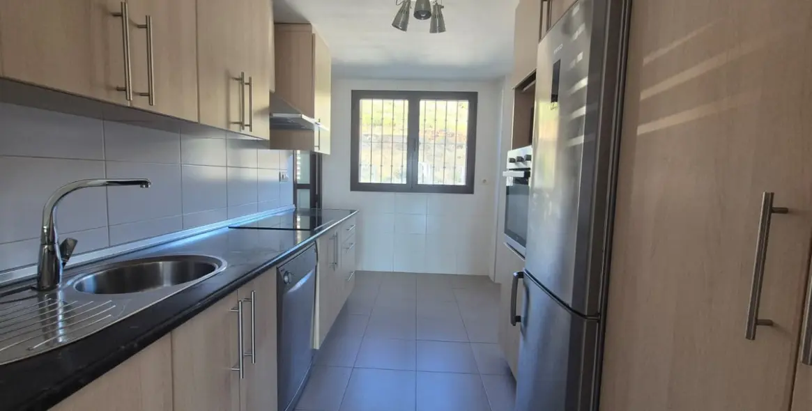 Продажа апартаментов на среднем этаже в Casares 16