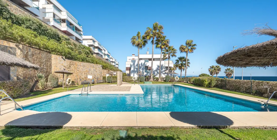 Sale of middle floor apartment in Casares 21