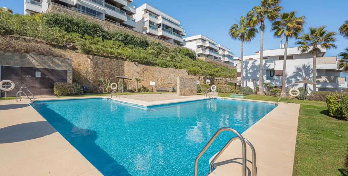 Sale of middle floor apartment in Casares 23