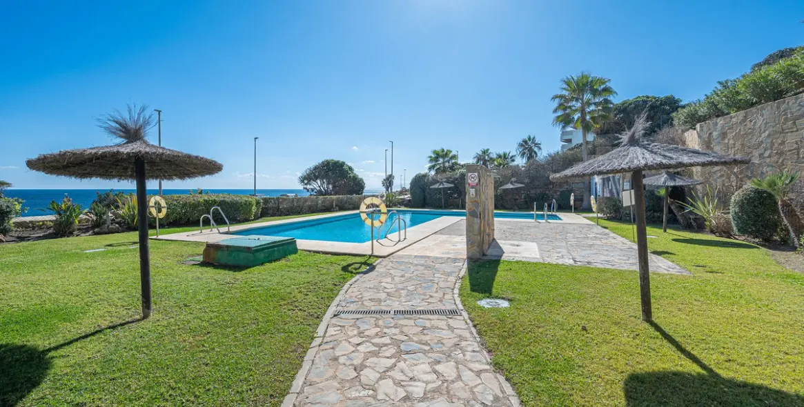 Sale of middle floor apartment in Casares 29