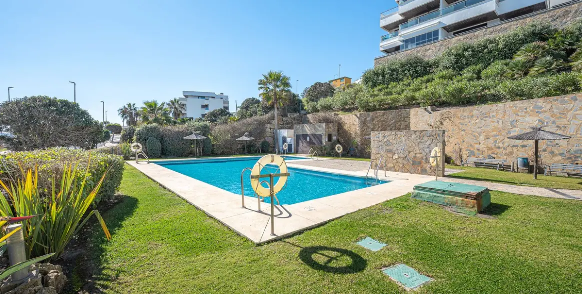 Sale of middle floor apartment in Casares 31