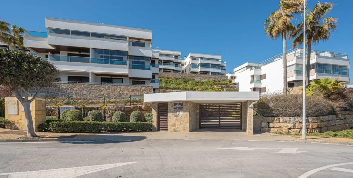 Sale of middle floor apartment in Casares 34