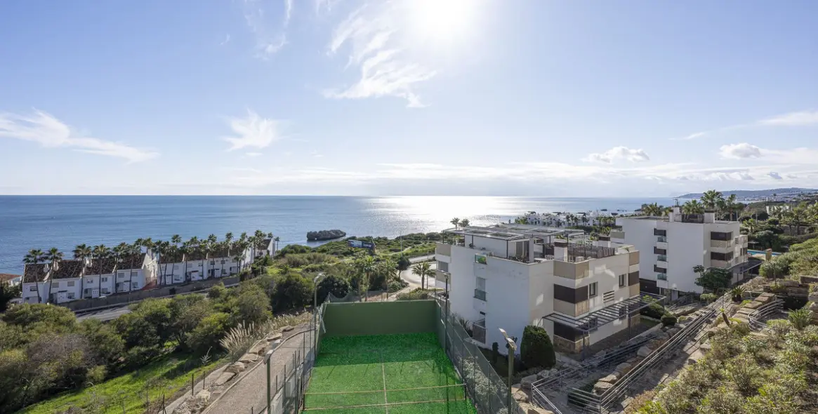 Sale of middle floor apartment in Casares 35