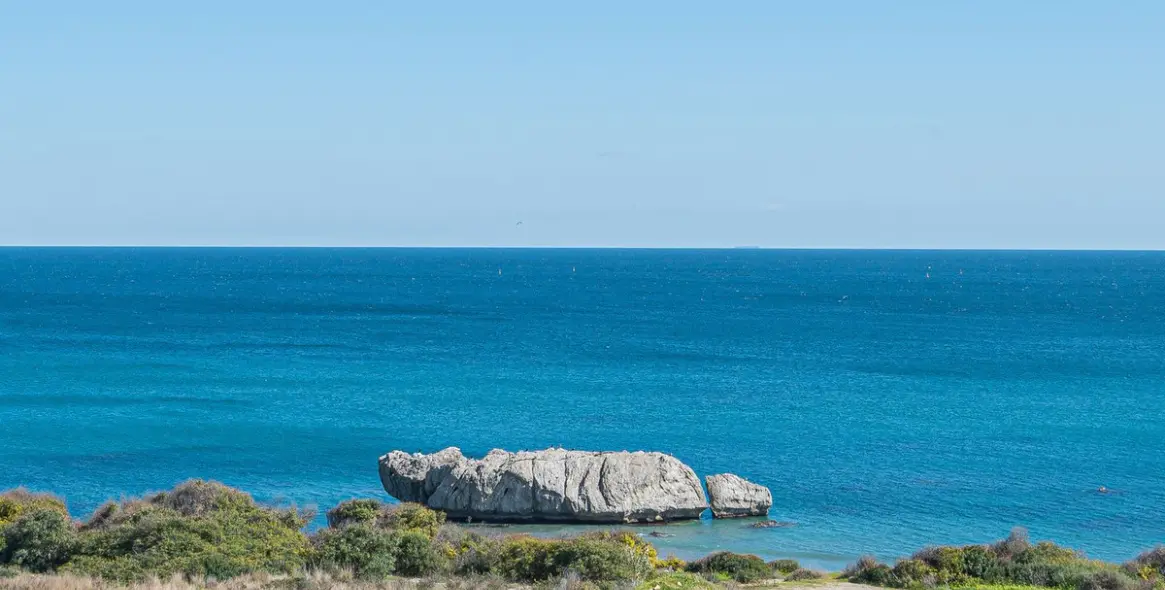 Sale of middle floor apartment in Casares 36