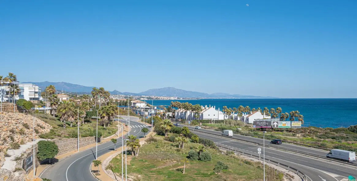 Sale of middle floor apartment in Casares 37