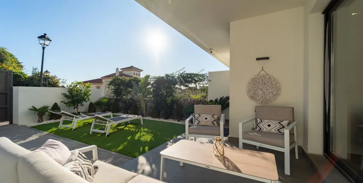 Sale of semi-detached house in Riviera del Sol 2
