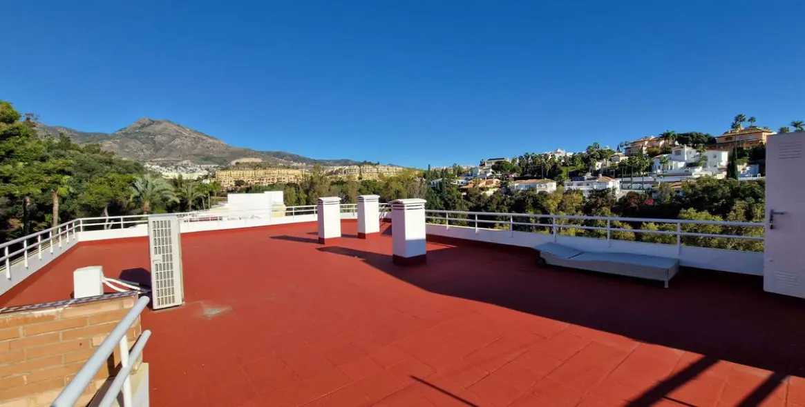 Sale of penthouse in Benalmadena Costa 52