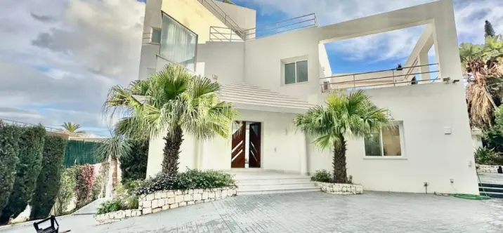 Продажа  отдельно стоящей виллы в Benahavís 0