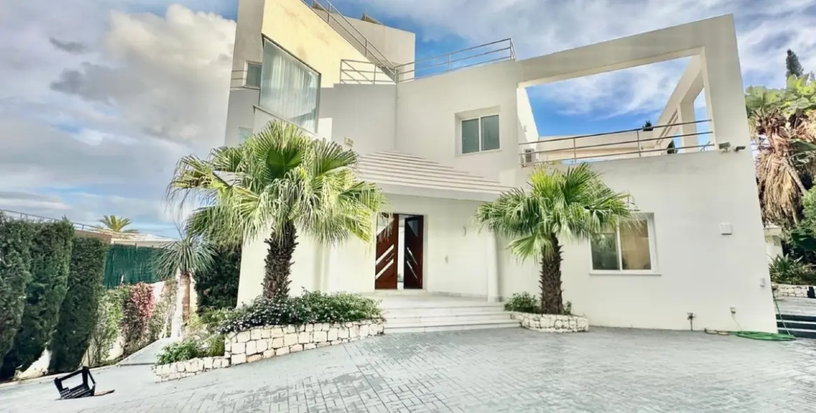 Продажа  отдельно стоящей виллы в Benahavís 1