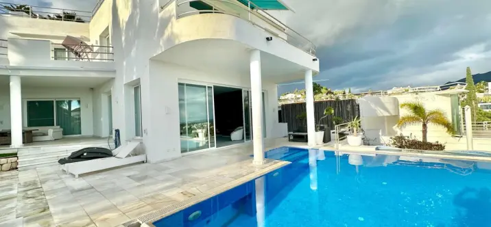 Продажа  отдельно стоящей виллы в Benahavís 1