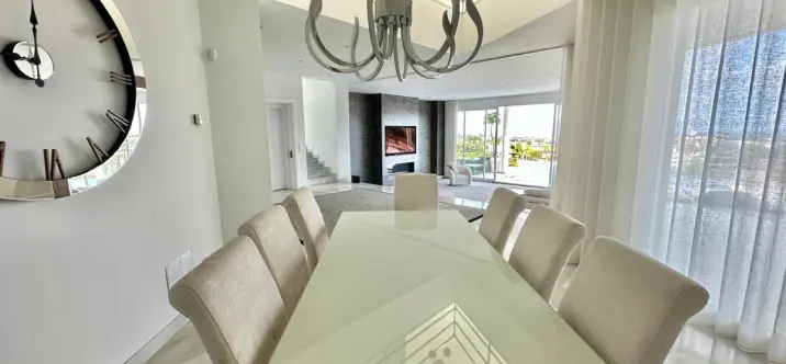 Продажа  отдельно стоящей виллы в Benahavís 3