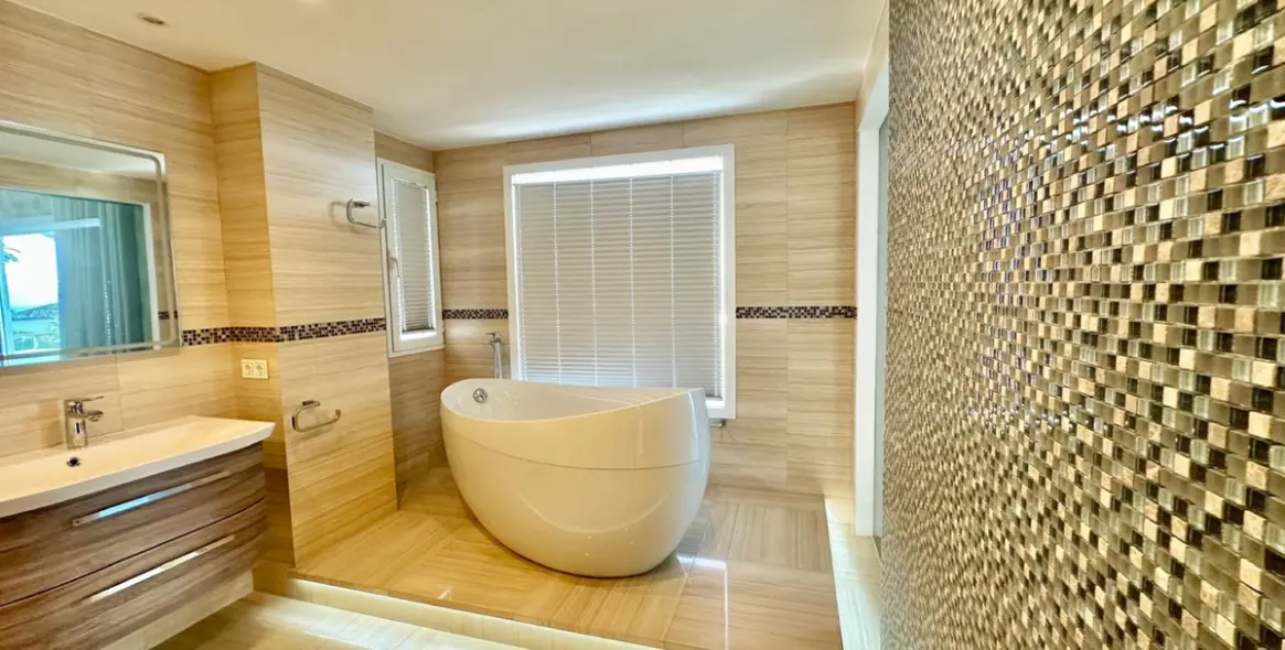 Продажа  отдельно стоящей виллы в Benahavís 16