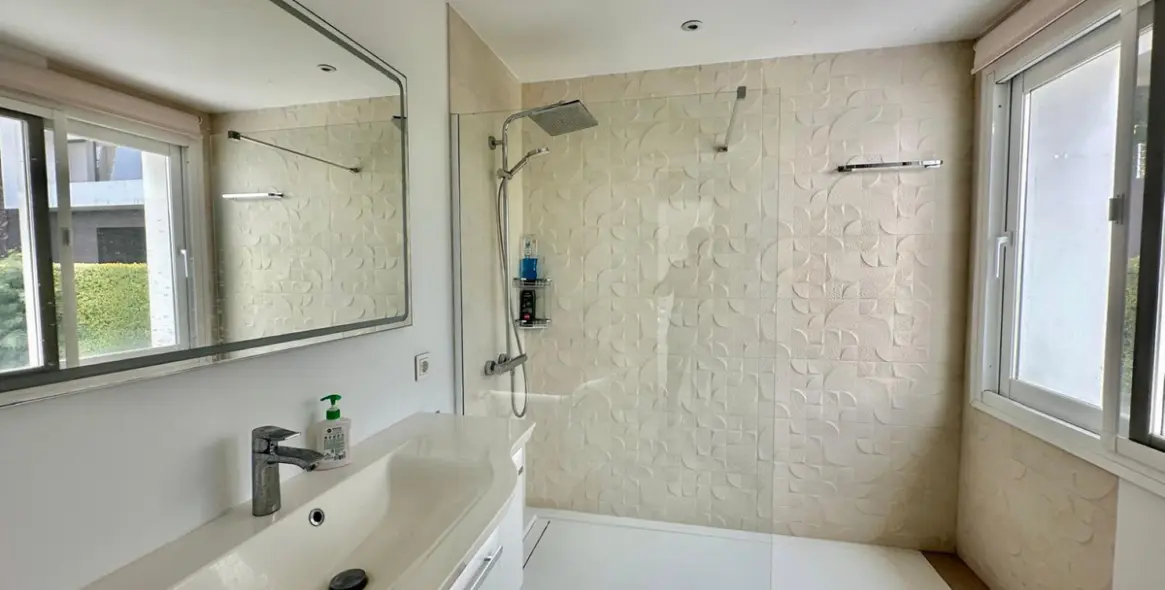 Продажа  отдельно стоящей виллы в Benahavís 19