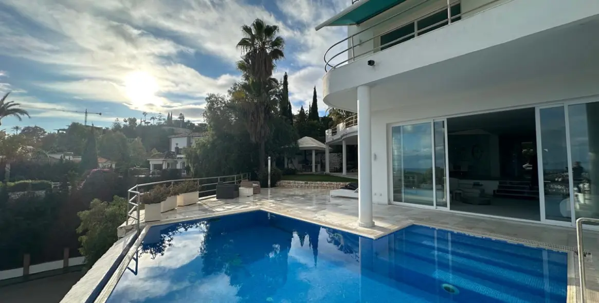 Продажа  отдельно стоящей виллы в Benahavís 32