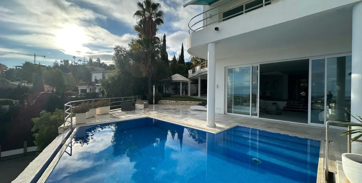 Продажа  отдельно стоящей виллы в Benahavís 34