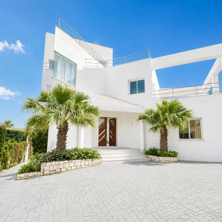 Sale of detached villa in Benahavís