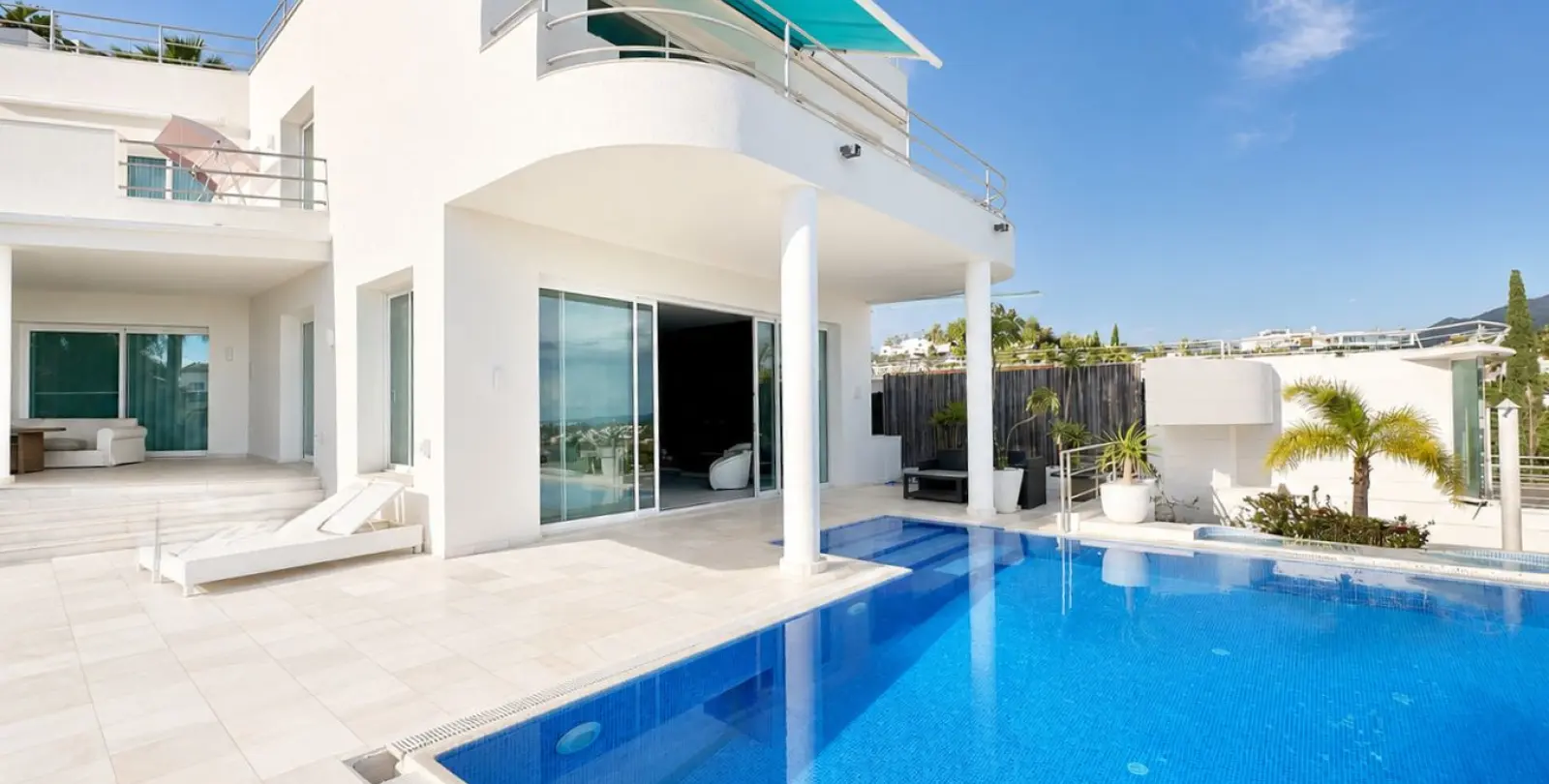 Sale of detached villa in Benahavís 2