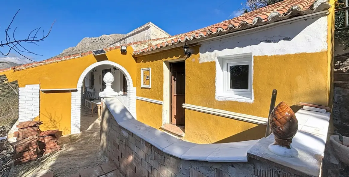 Sale of detached villa in Periana 2