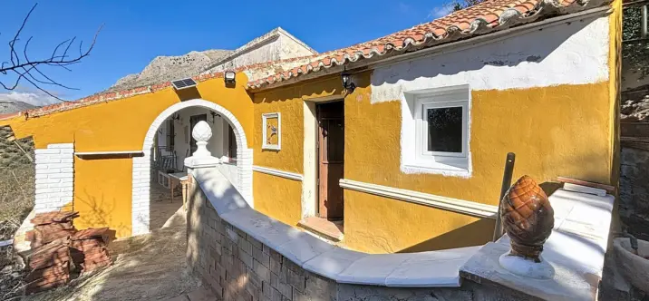 Sale of detached villa in Periana 1