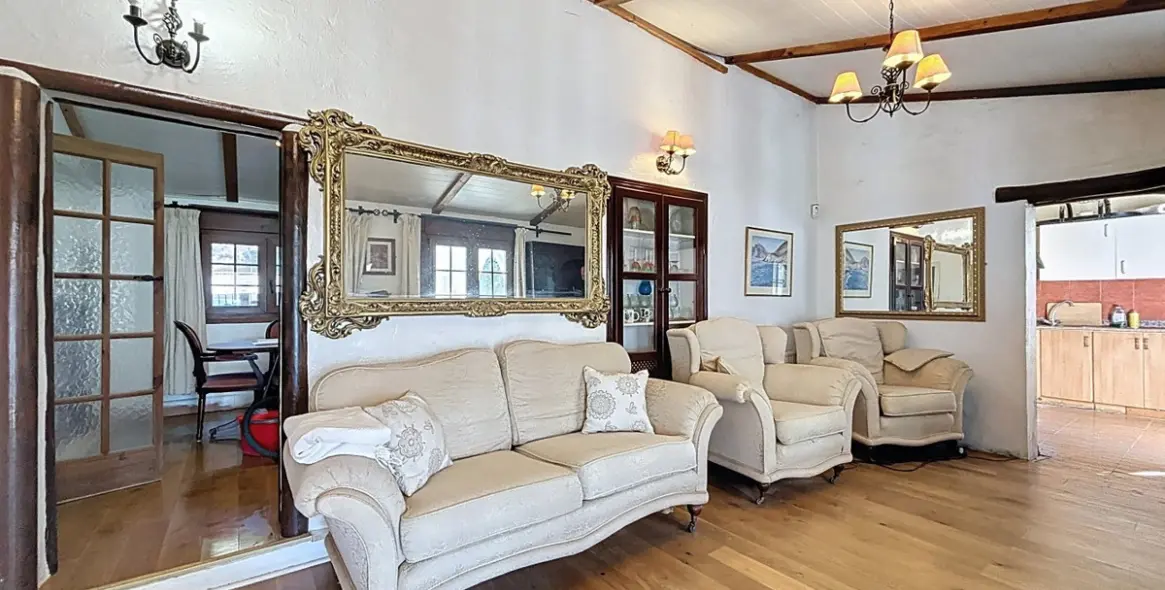 Sale of detached villa in Periana 8