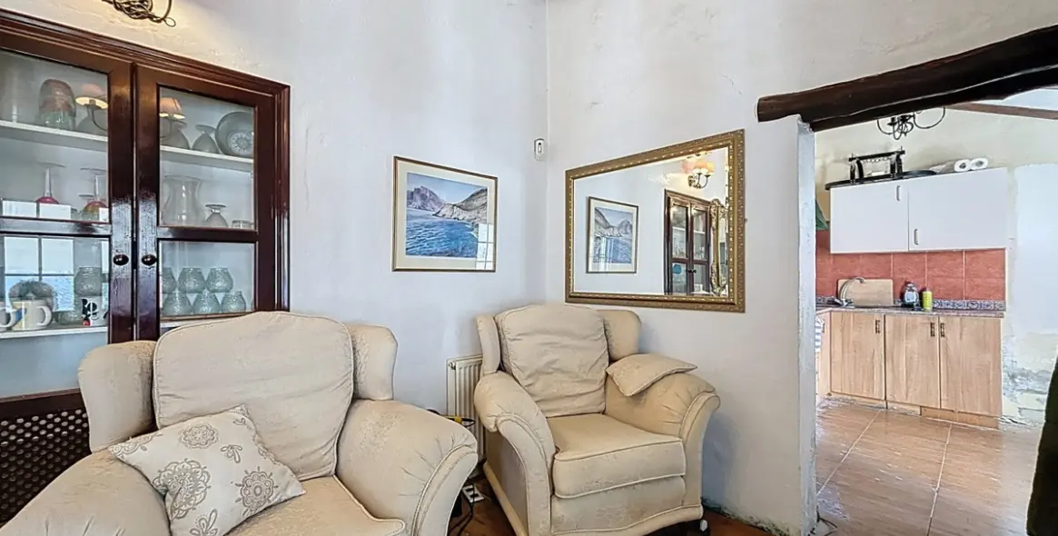 Sale of detached villa in Periana 11
