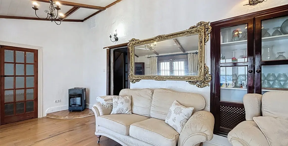 Sale of detached villa in Periana 13