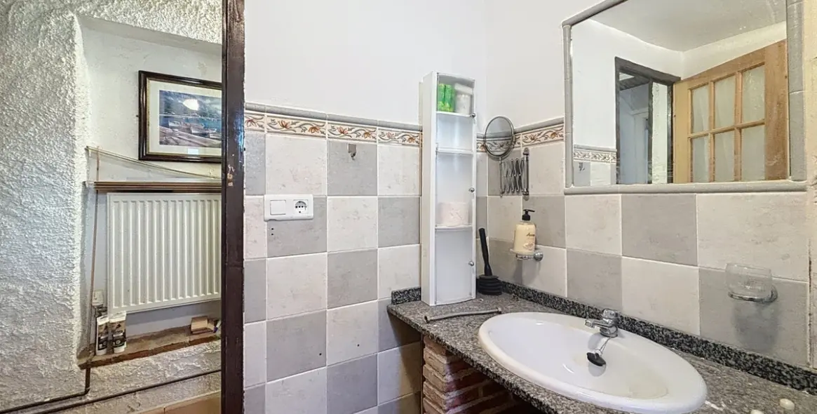 Sale of detached villa in Periana 27